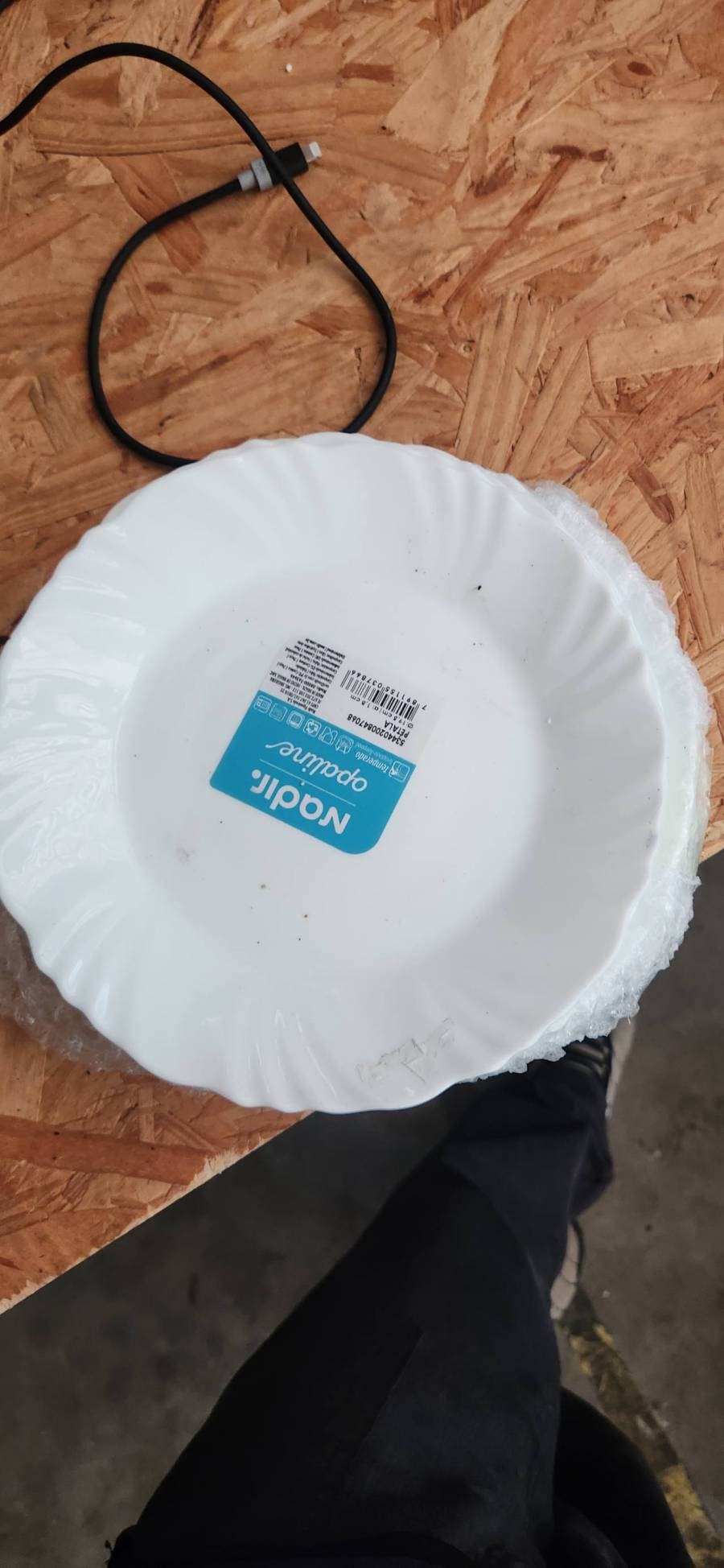 Prato branco de cerâmica