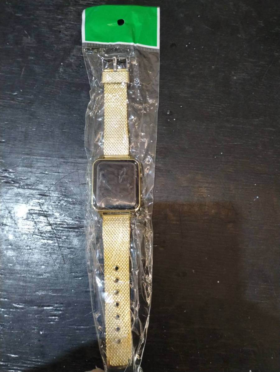 Relógio de pulso digital com pulseira metálica