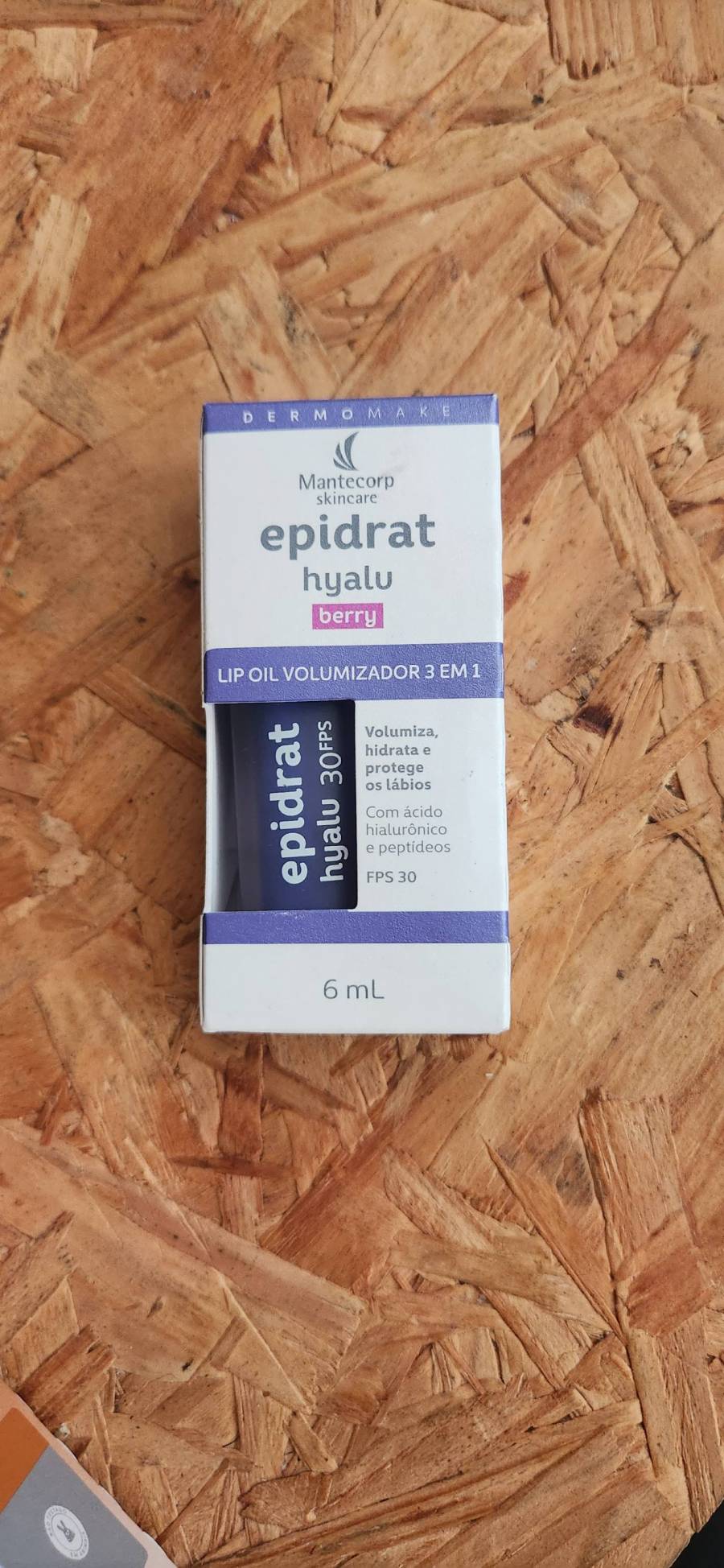 Lip Oil Volumizador 3 em 1 para lábios com ácido hialurônico e peptídeos