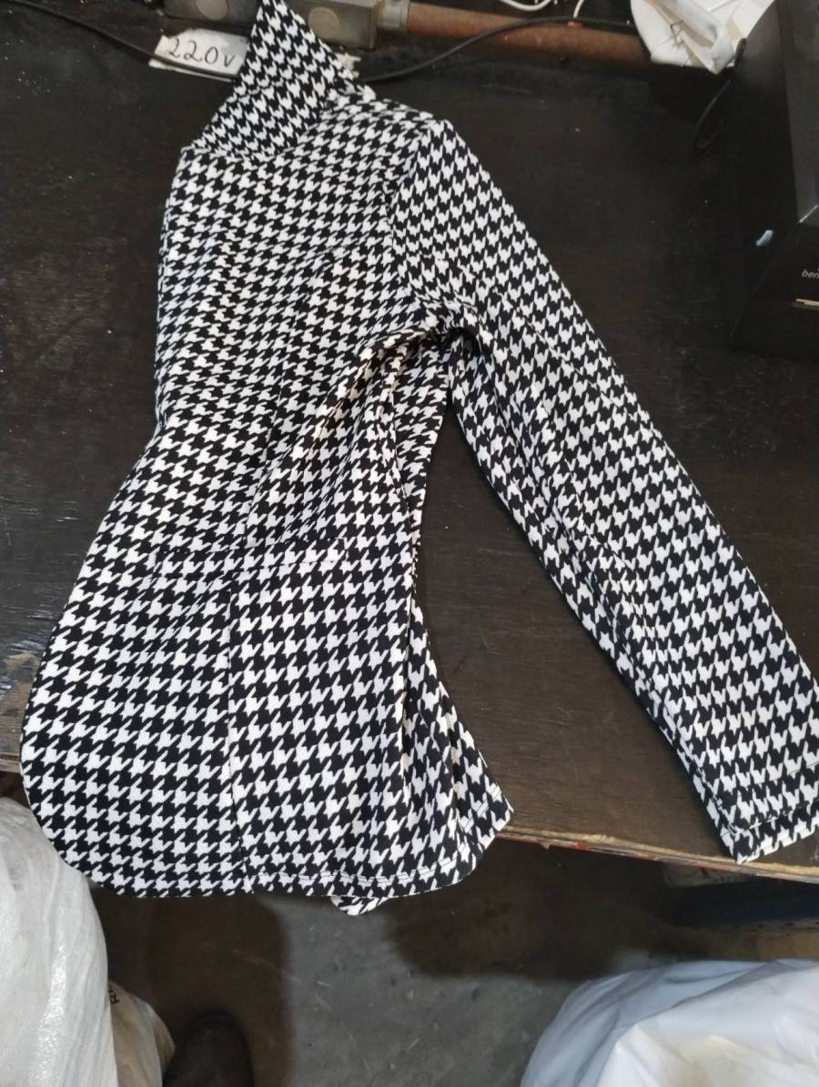 Blazer feminino com estampa pied-de-poule