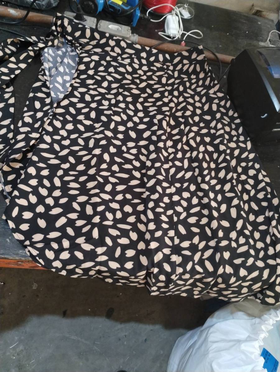 Saia feminina com estampa de folhas