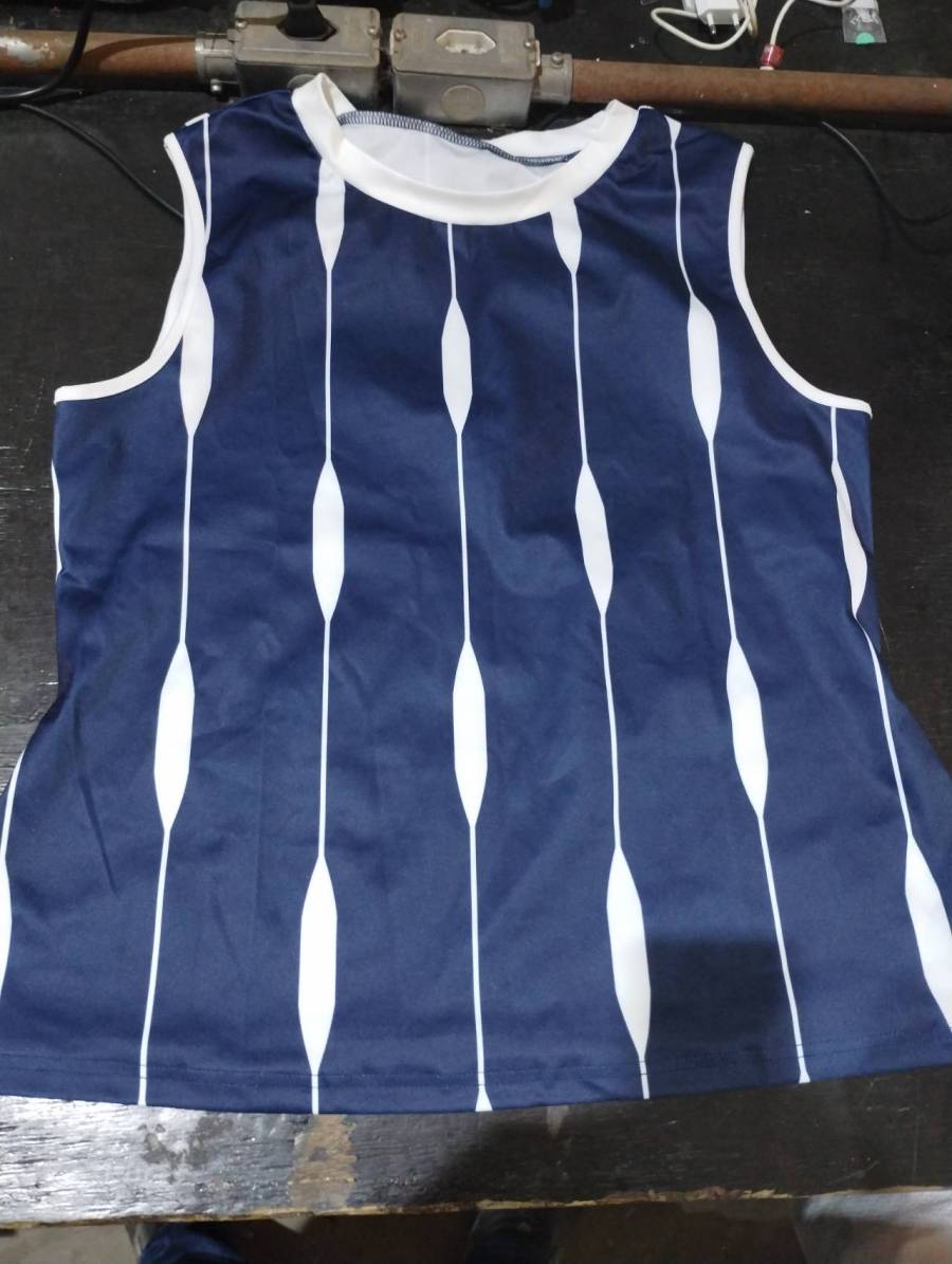 Regata masculina com estampa listrada