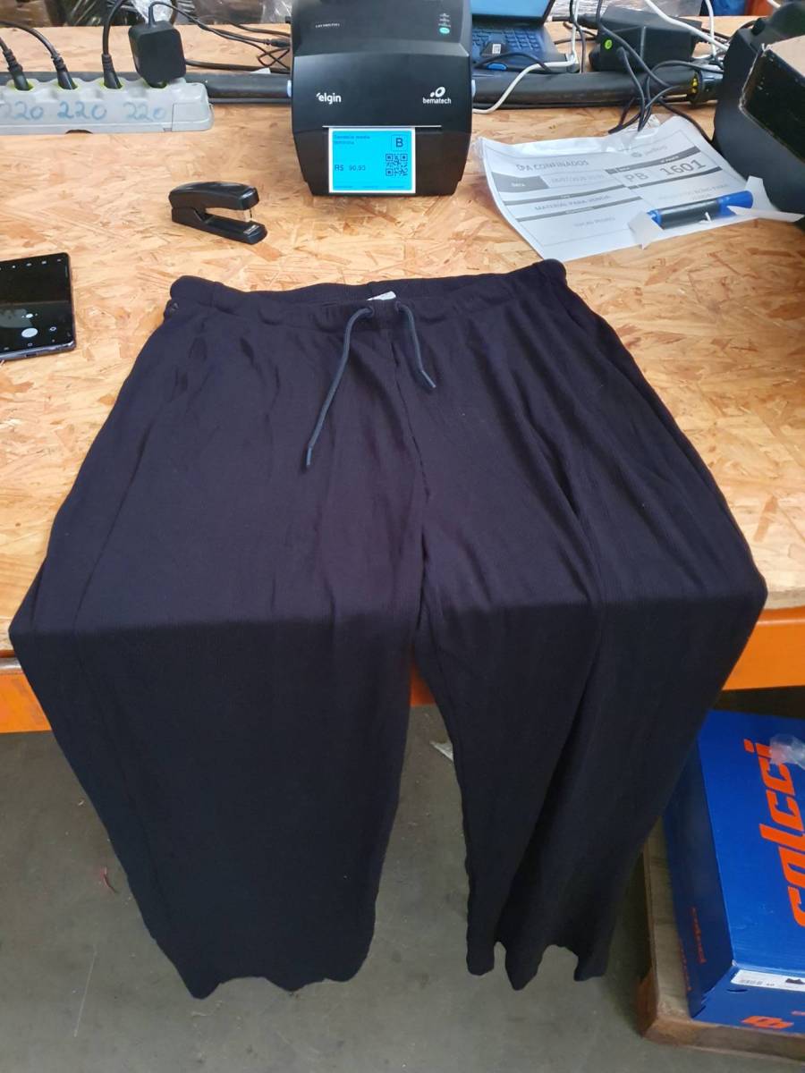 Calça feminina preta