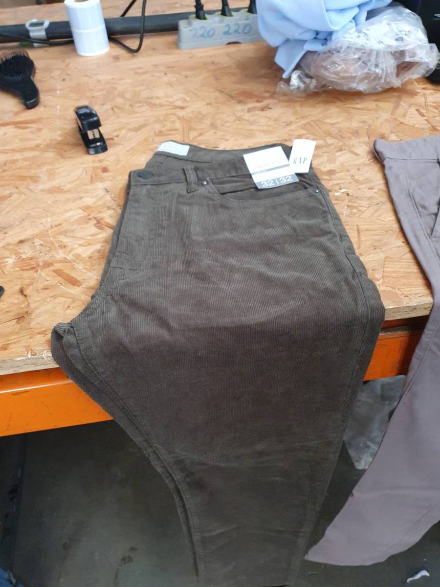 Calça masculina de veludo