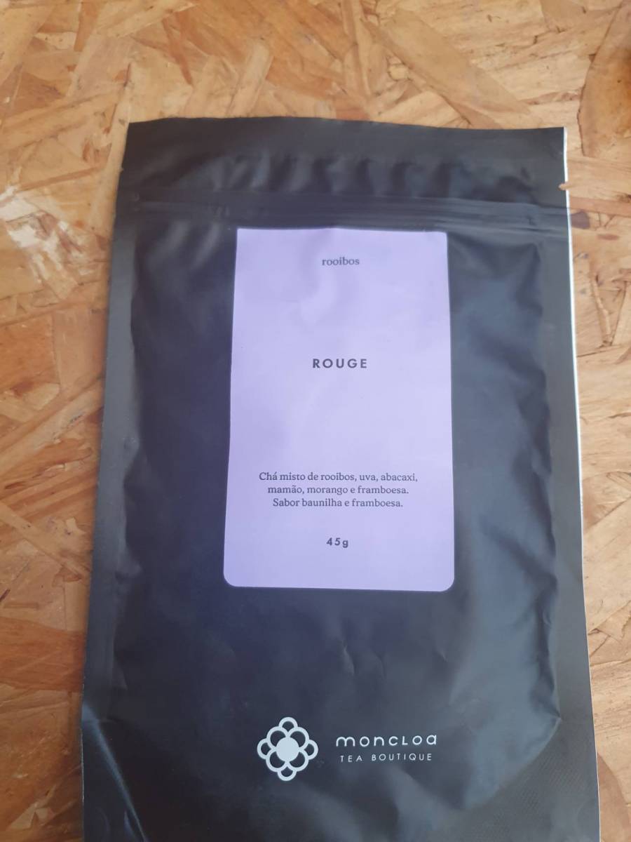 Chá misto de rooibos com uva, abacaxi, mamão, morango e framboesa, sabor baunilha e framboesa