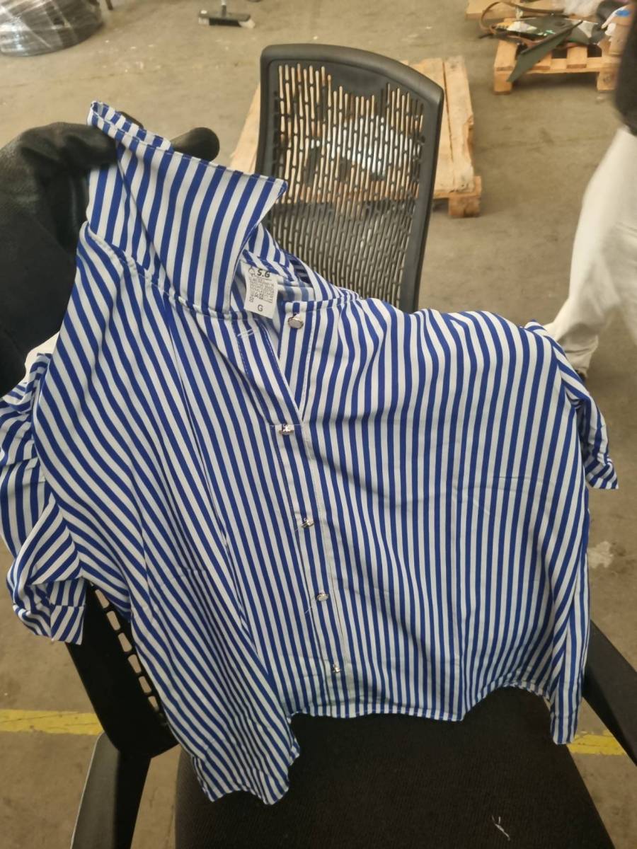Camisa social feminina listrada azul e branca