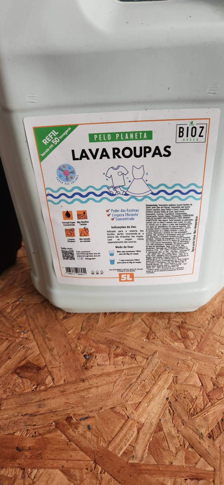 Detergente líquido lava roupas concentrado