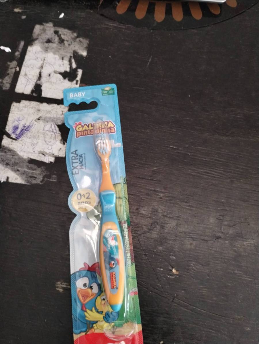 Escova de dente infantil
