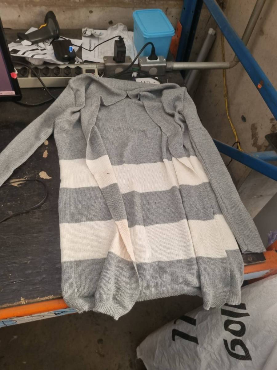 Cardigan feminino de tricô listrado