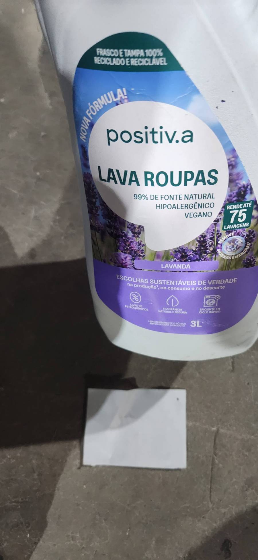 Detergente líquido lava roupas