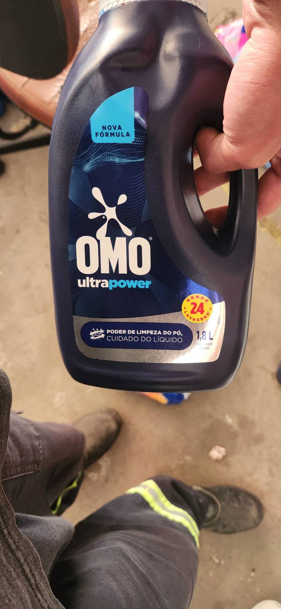 Detergente líquido para roupas OMO Ultra Power