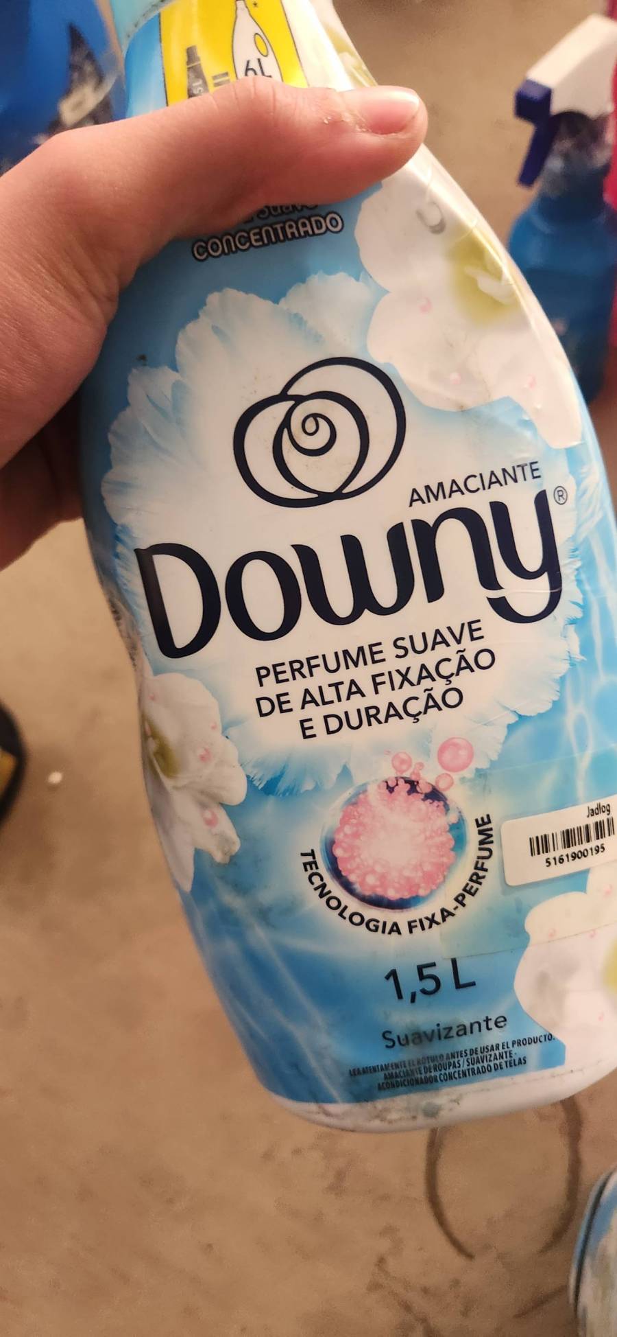 Amaciante Downy perfume suave de alta fixação e duração