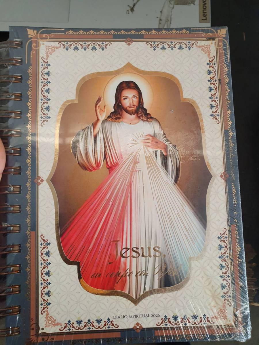 Diário Espiritual 2026 com capa ilustrada de Jesus