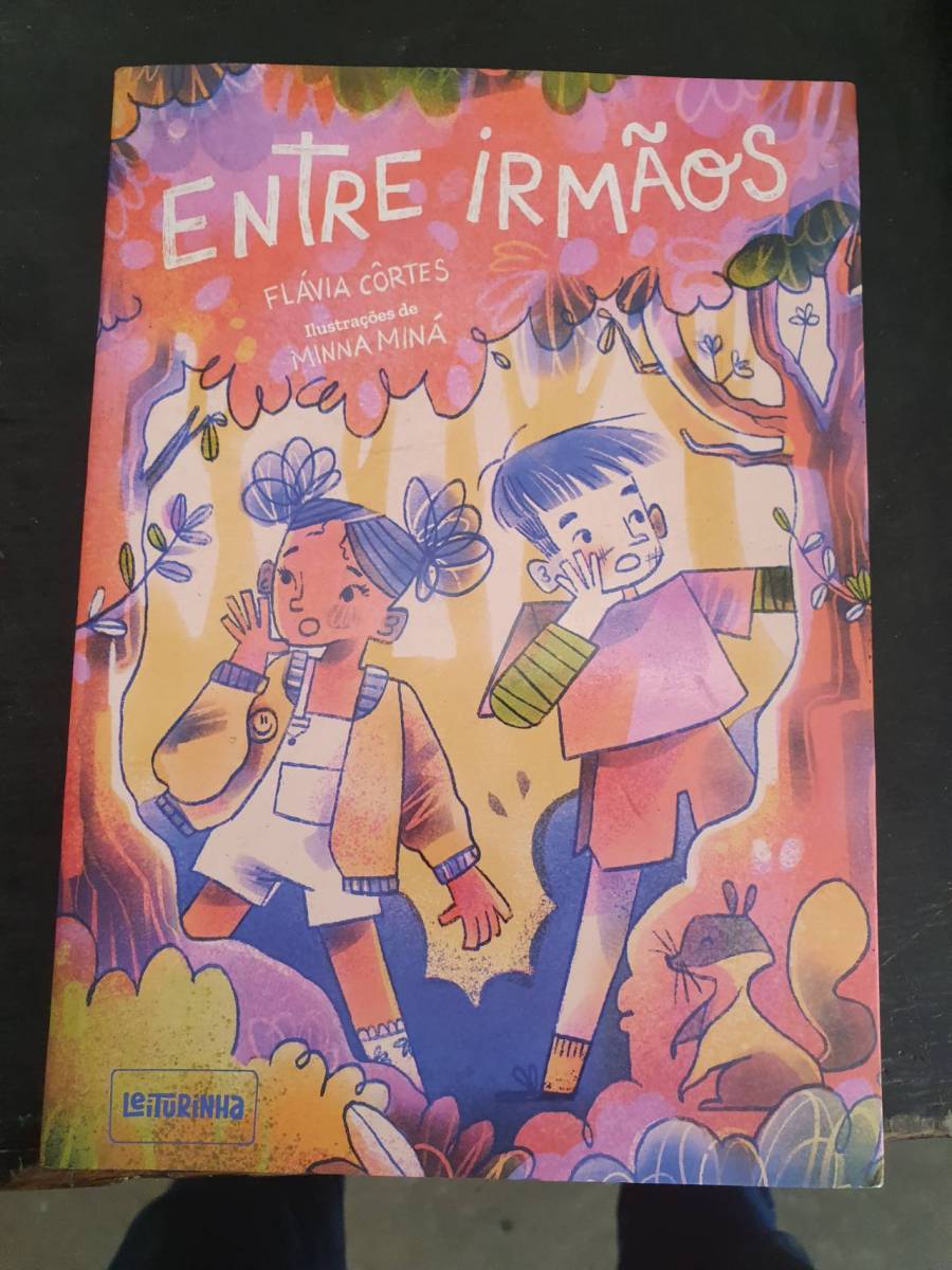 Livro infantil 'Entre Irmãos'