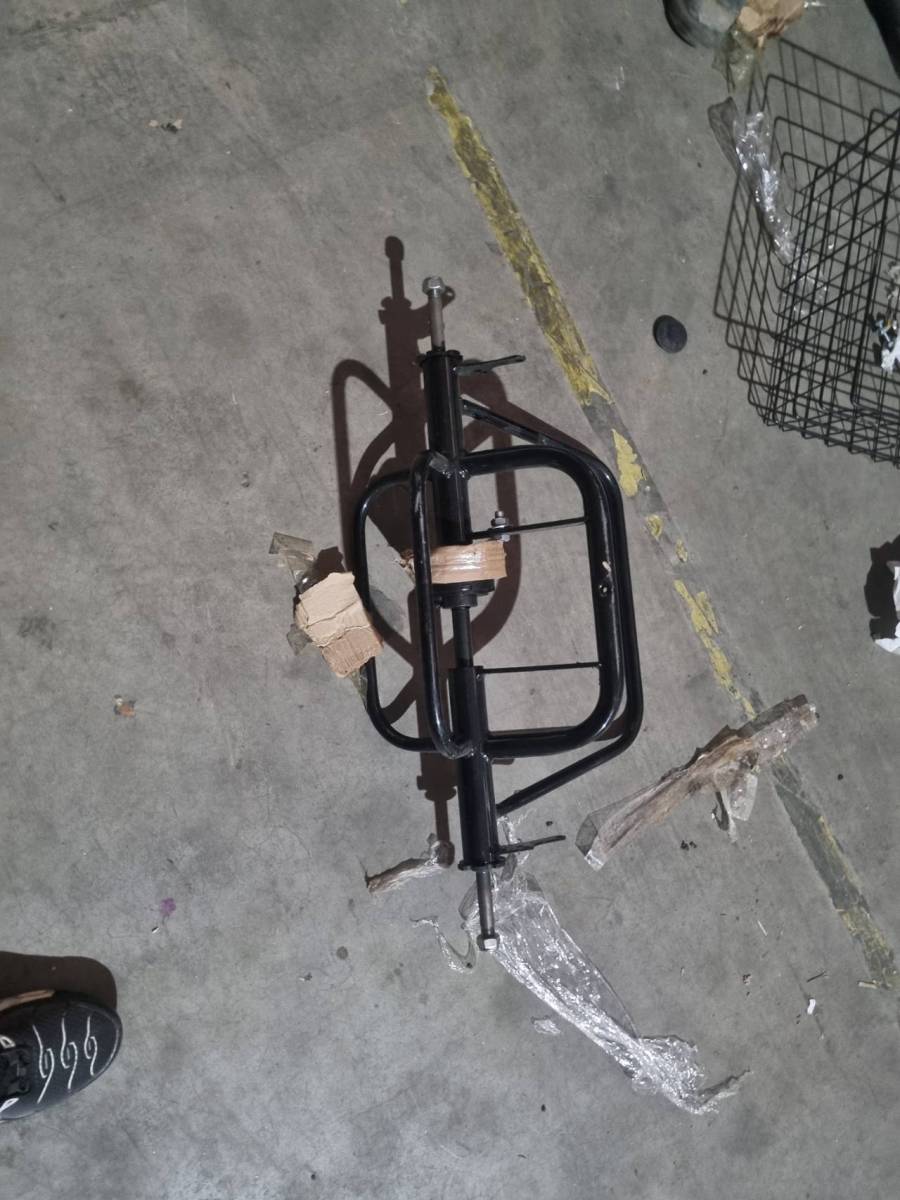 Suporte ou estrutura metálica para equipamento