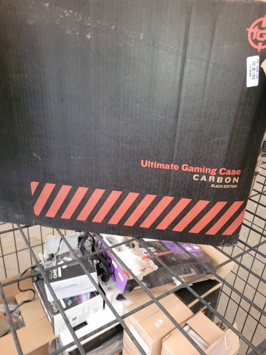 Gabinete para computador Ultimate Gaming Case Carbon Black Edition