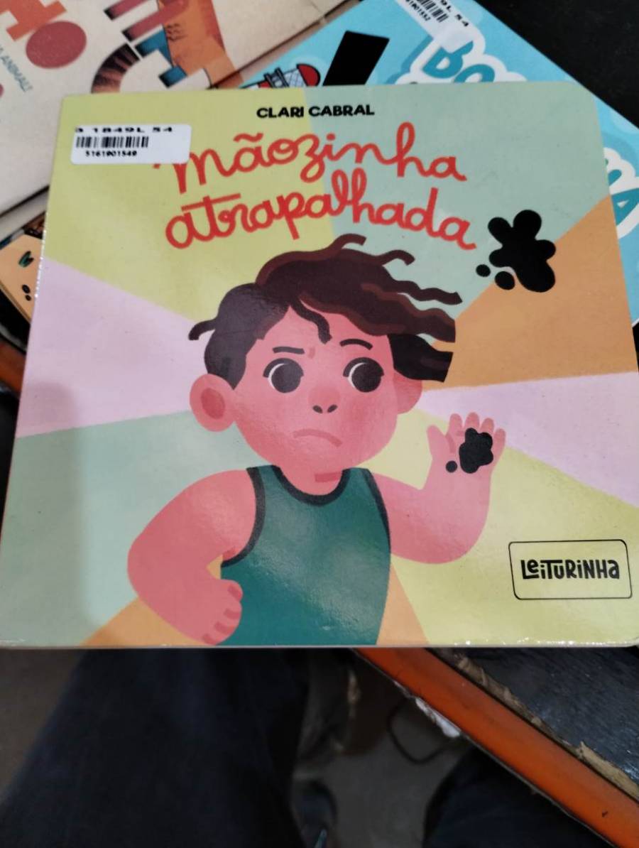 Livro infantil 'Mãozinha Atropelhada'