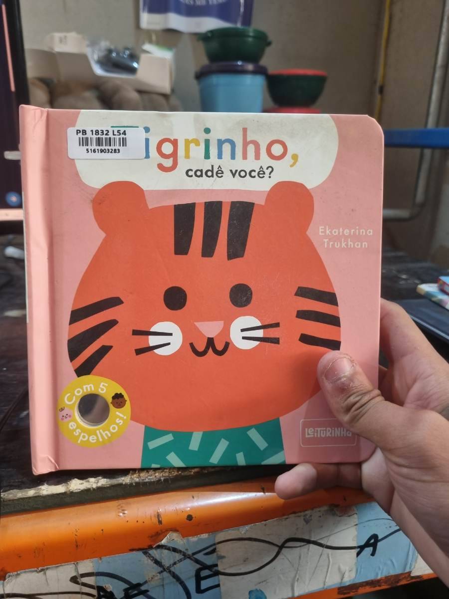 Livro infantil "Tigrinho, cadê você?" com 5 espelhos