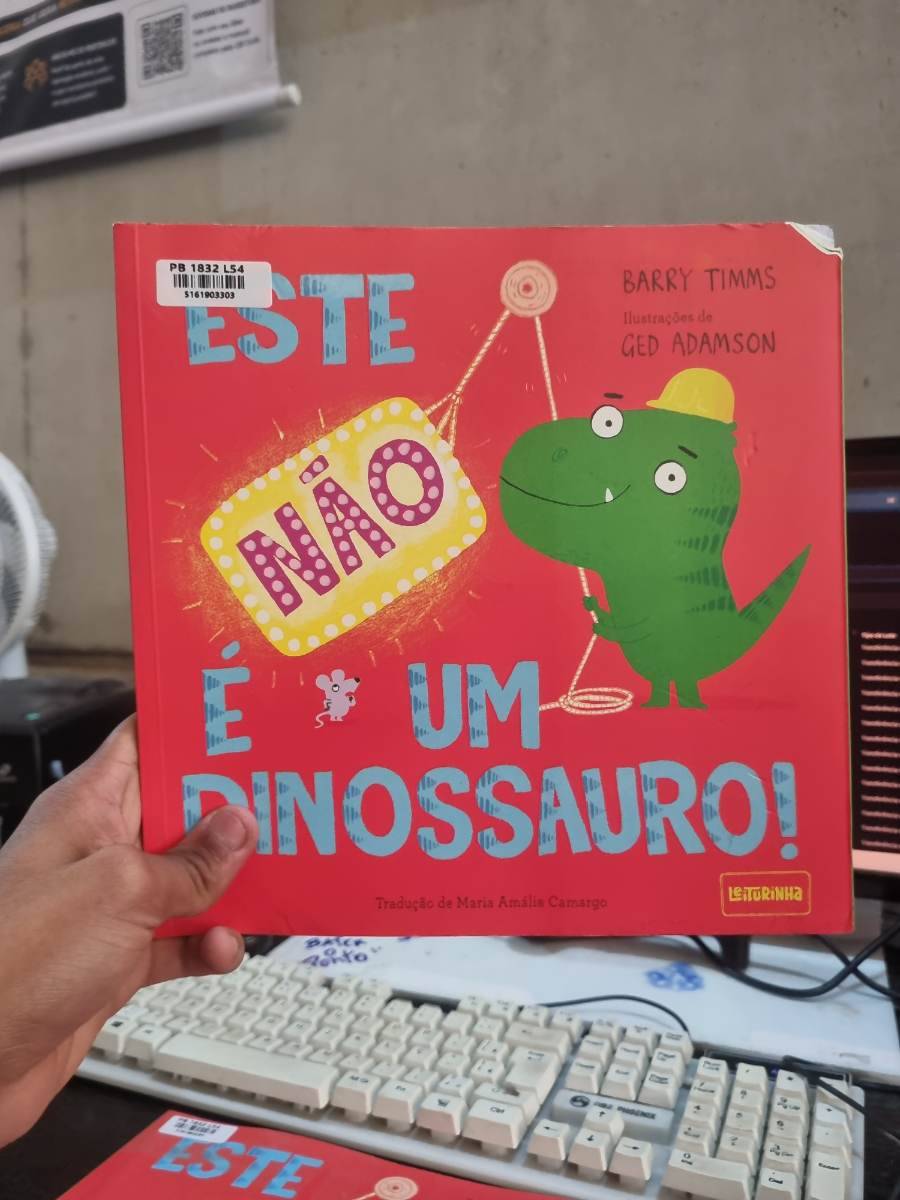 Livro infantil 'Este não é um dinossauro!'