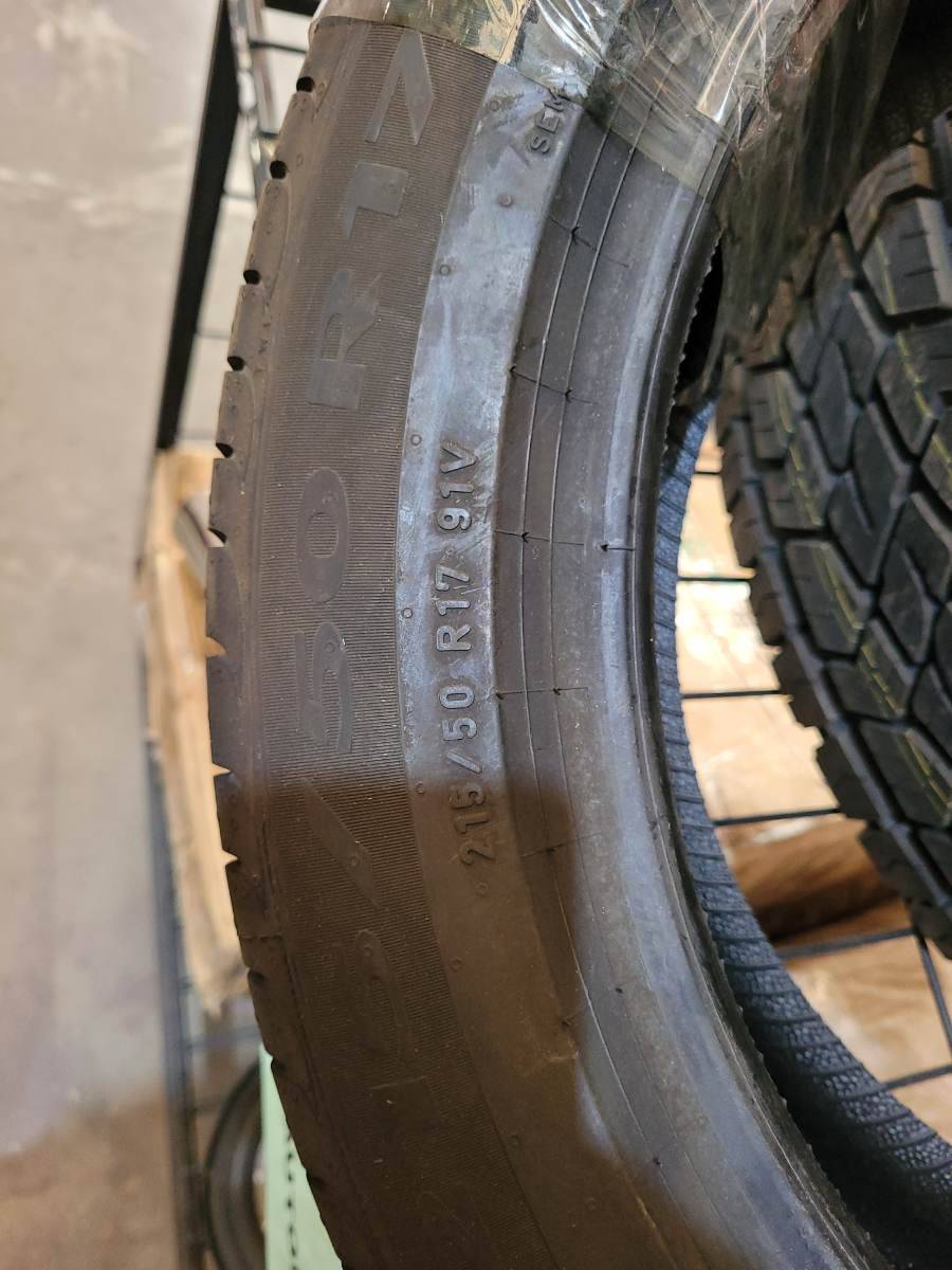 Pneu automotivo 215/50 R17 91V
