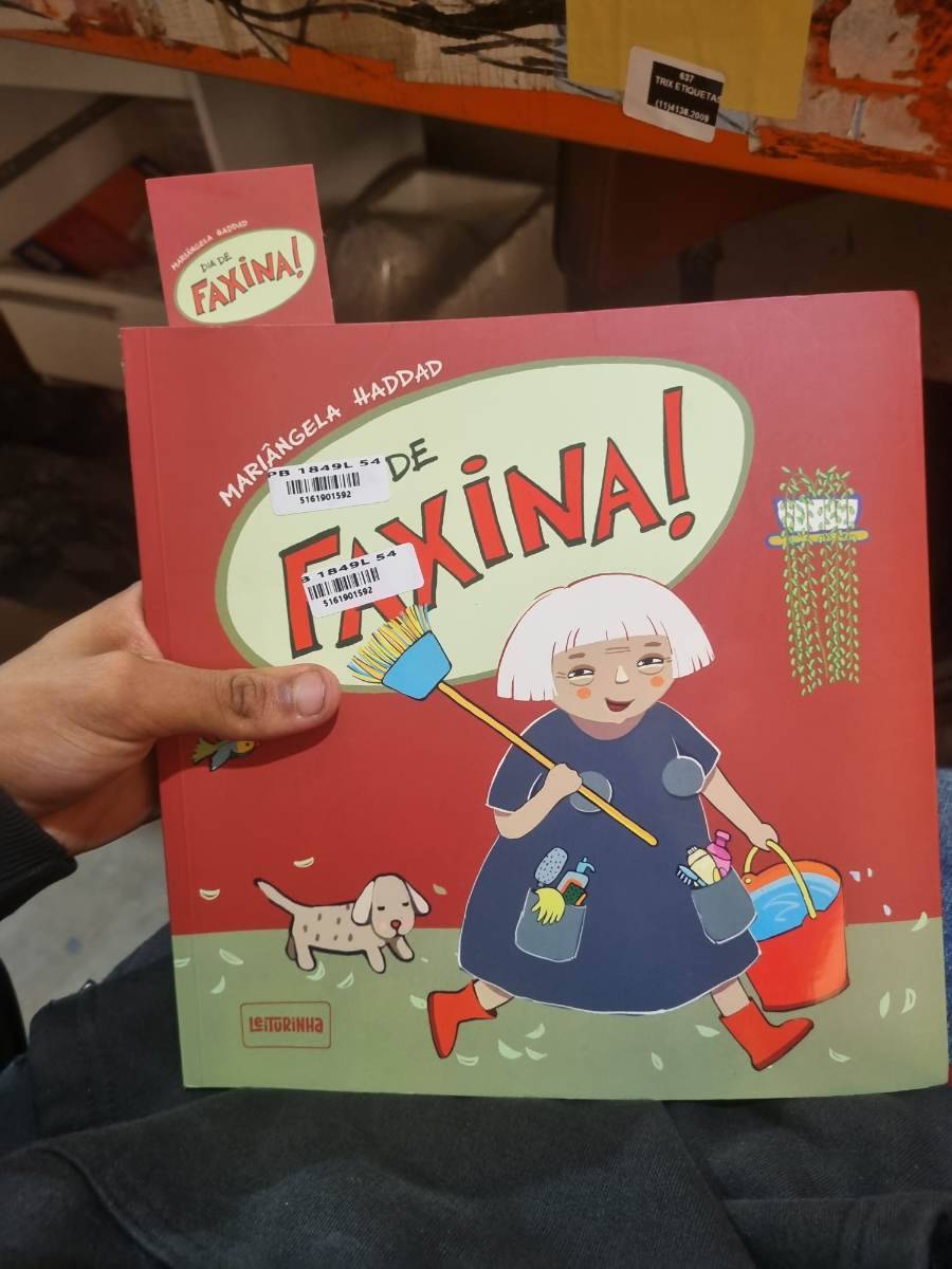 Livro infantil 'Dia de Faxina!'
