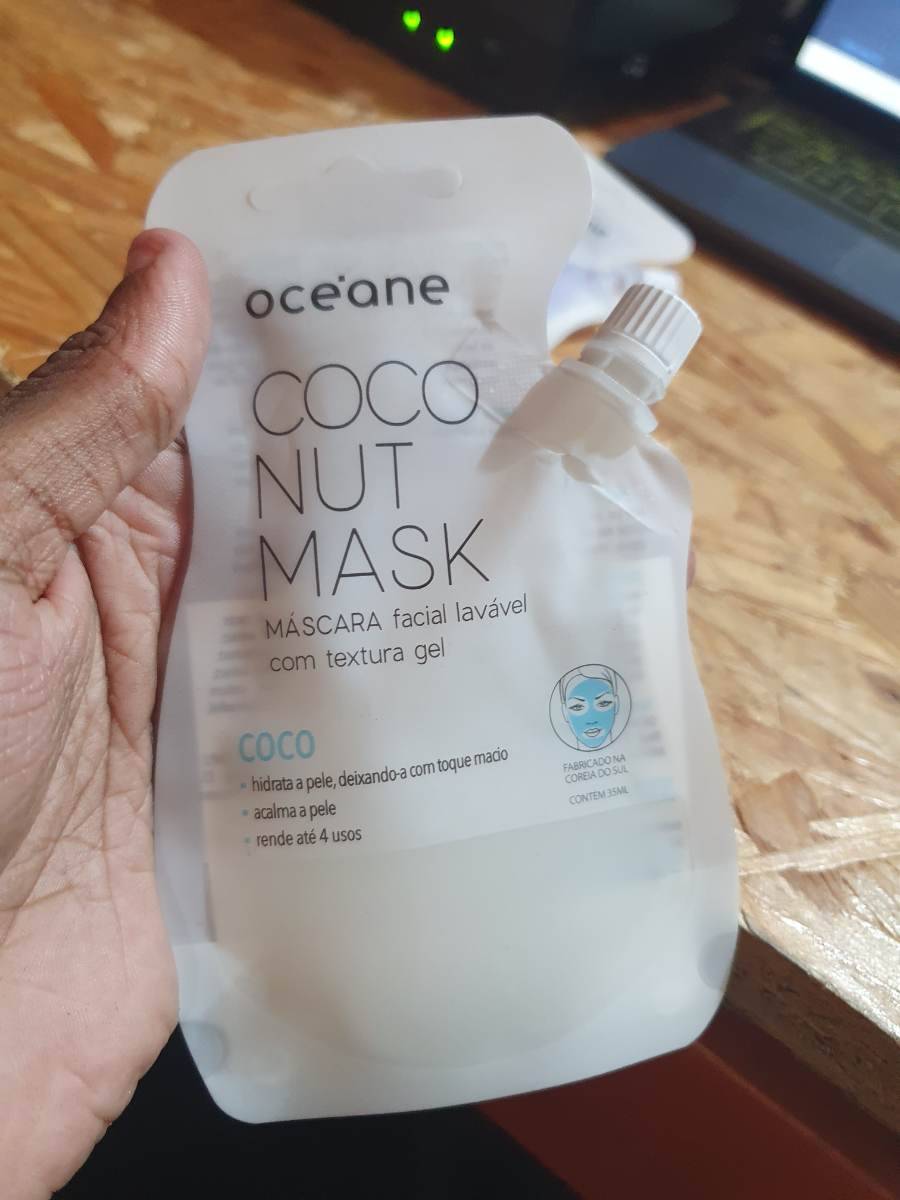 Máscara facial lavável com textura gel