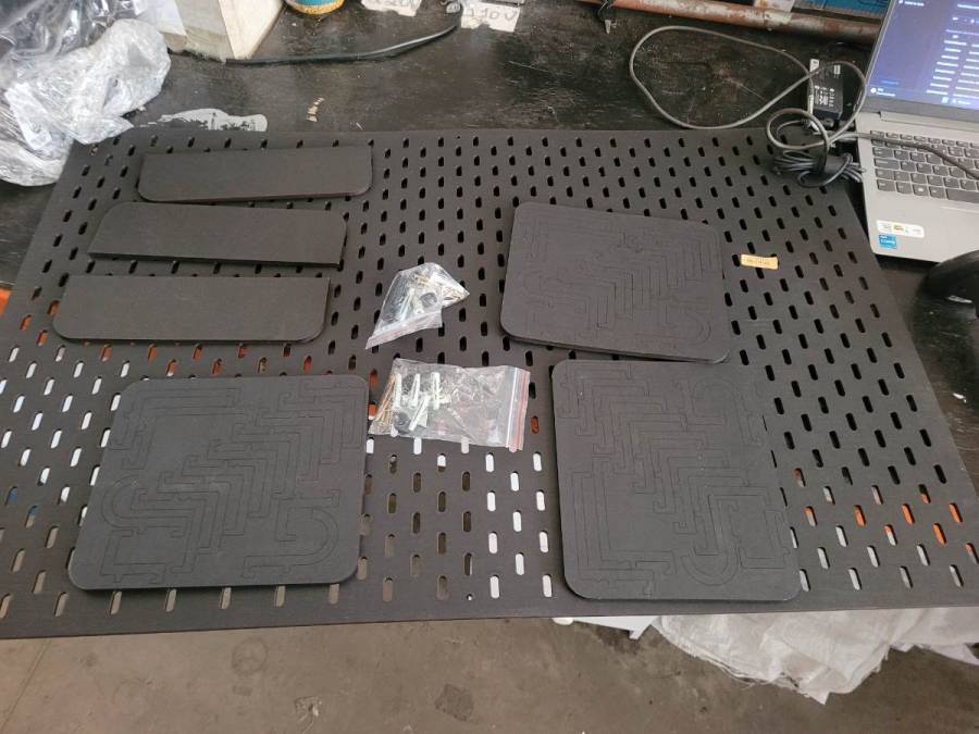 Kit de placas e parafusos para montagem