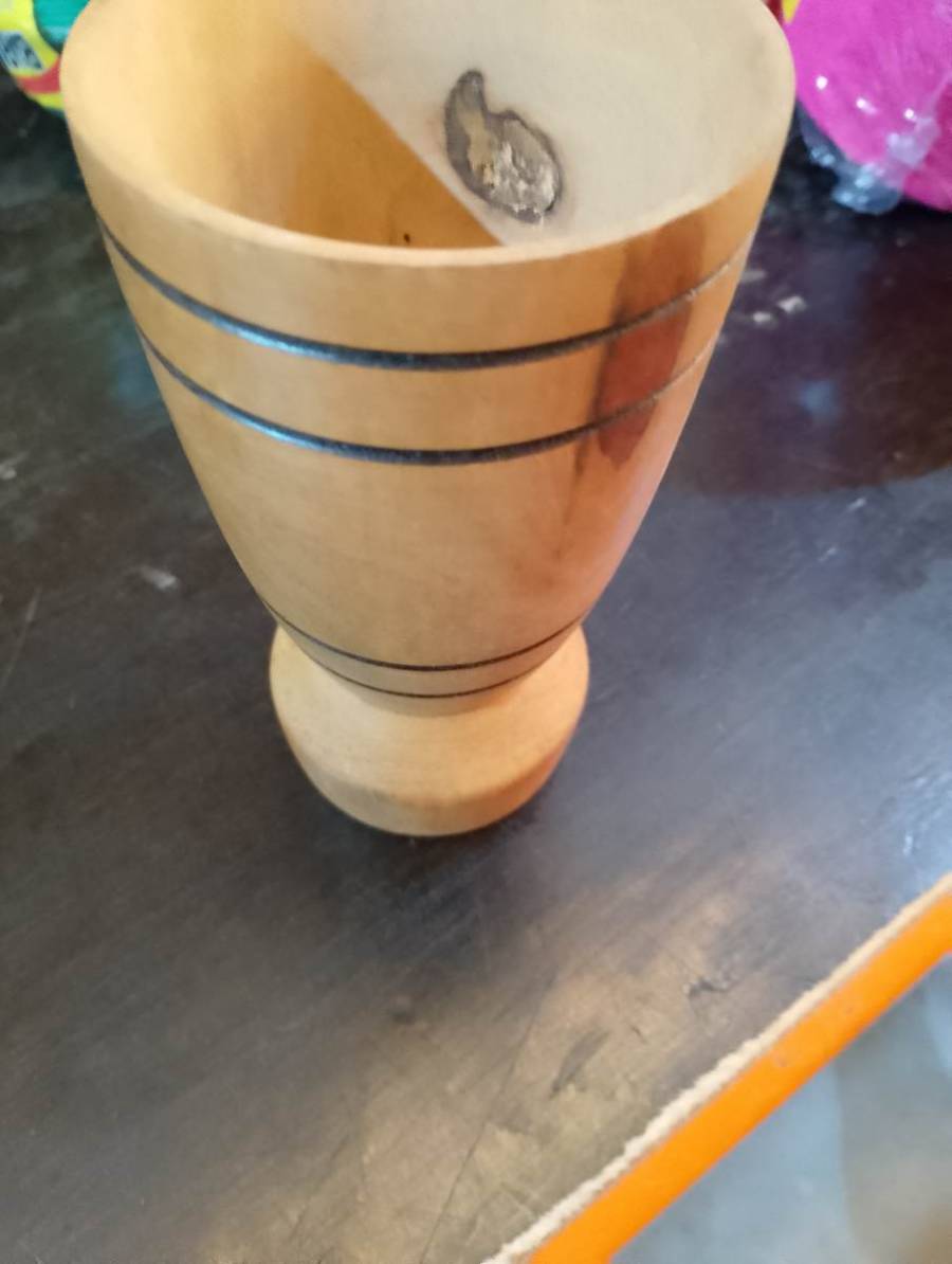 Copo ou taça de madeira artesanal