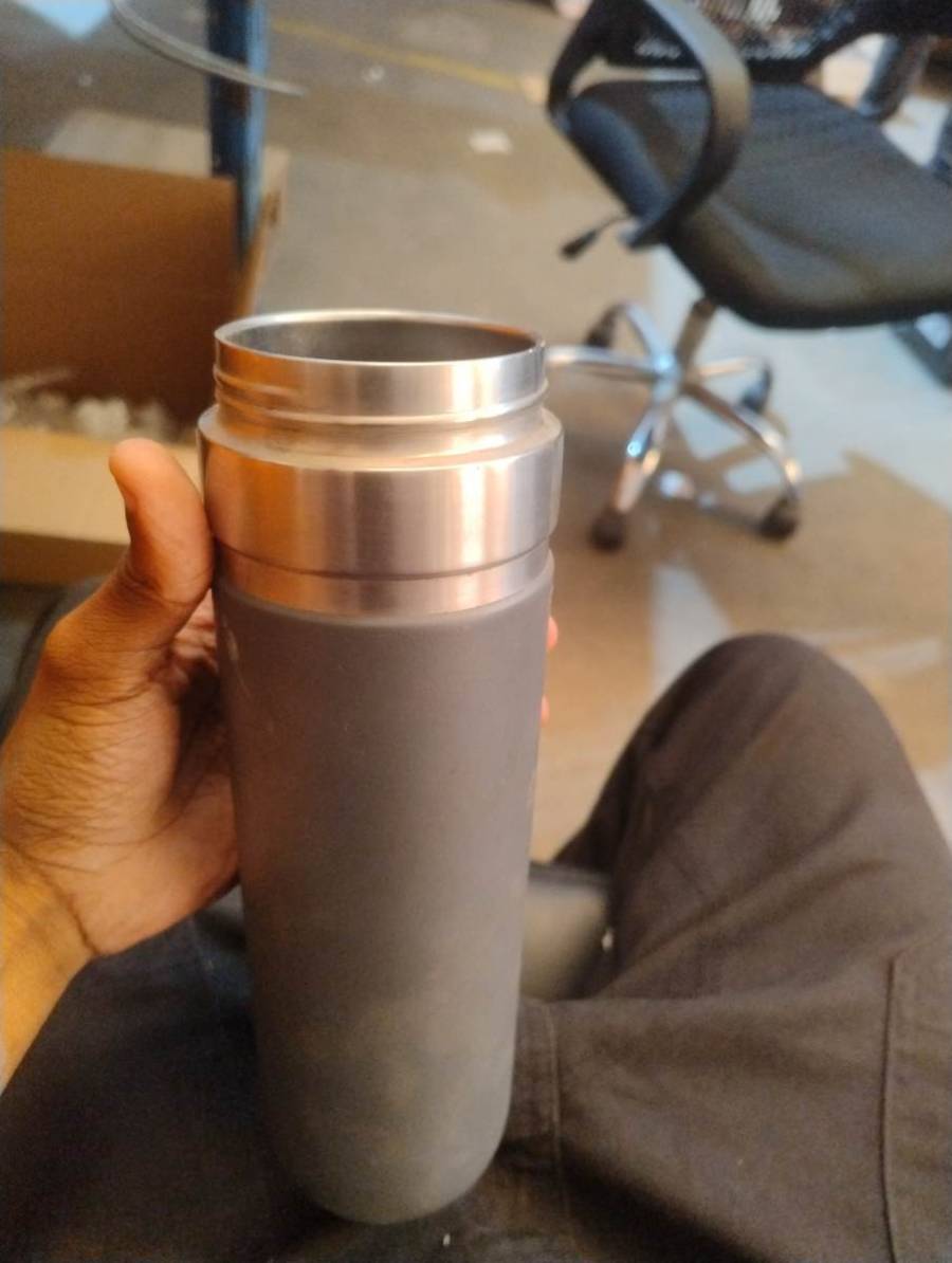 Garrafa térmica ou squeeze de aço inox com revestimento emborrachado