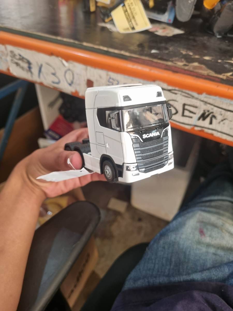 Miniatura de caminhão Scania