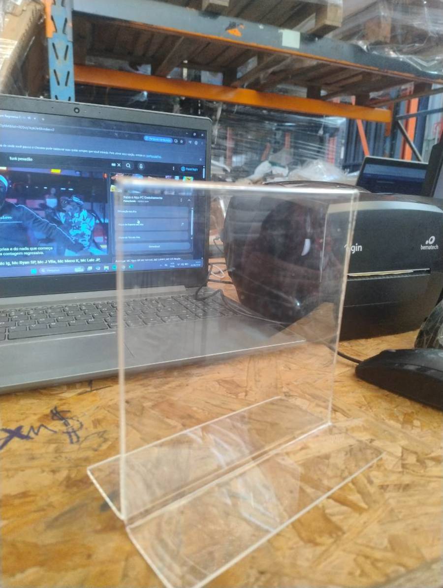 Suporte ou display acrílico transparente em formato de L