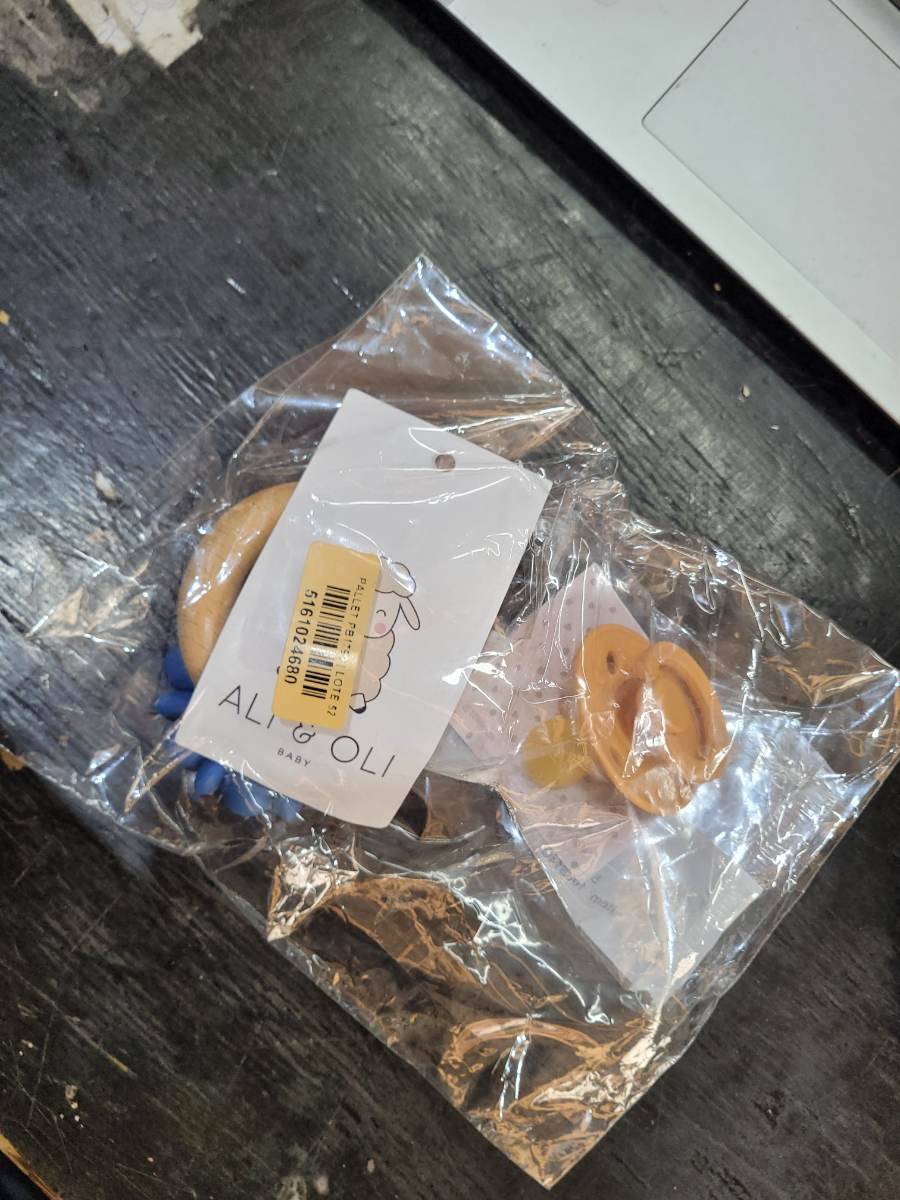 Chocalho de bebê em madeira e silicone