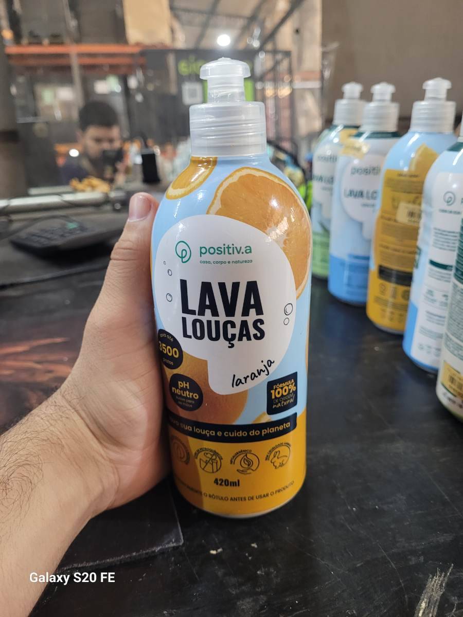 Detergente lava louças laranja