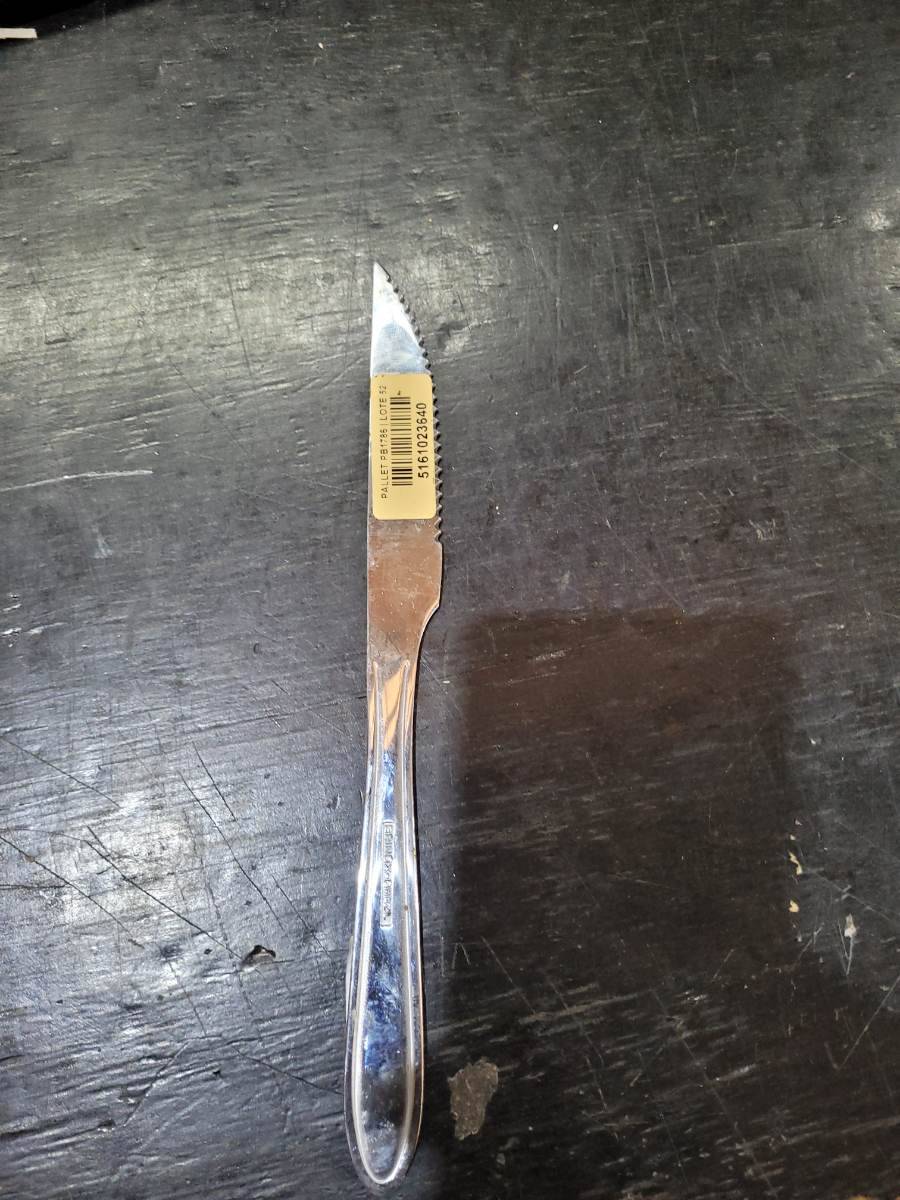 Faca de mesa serrilhada
