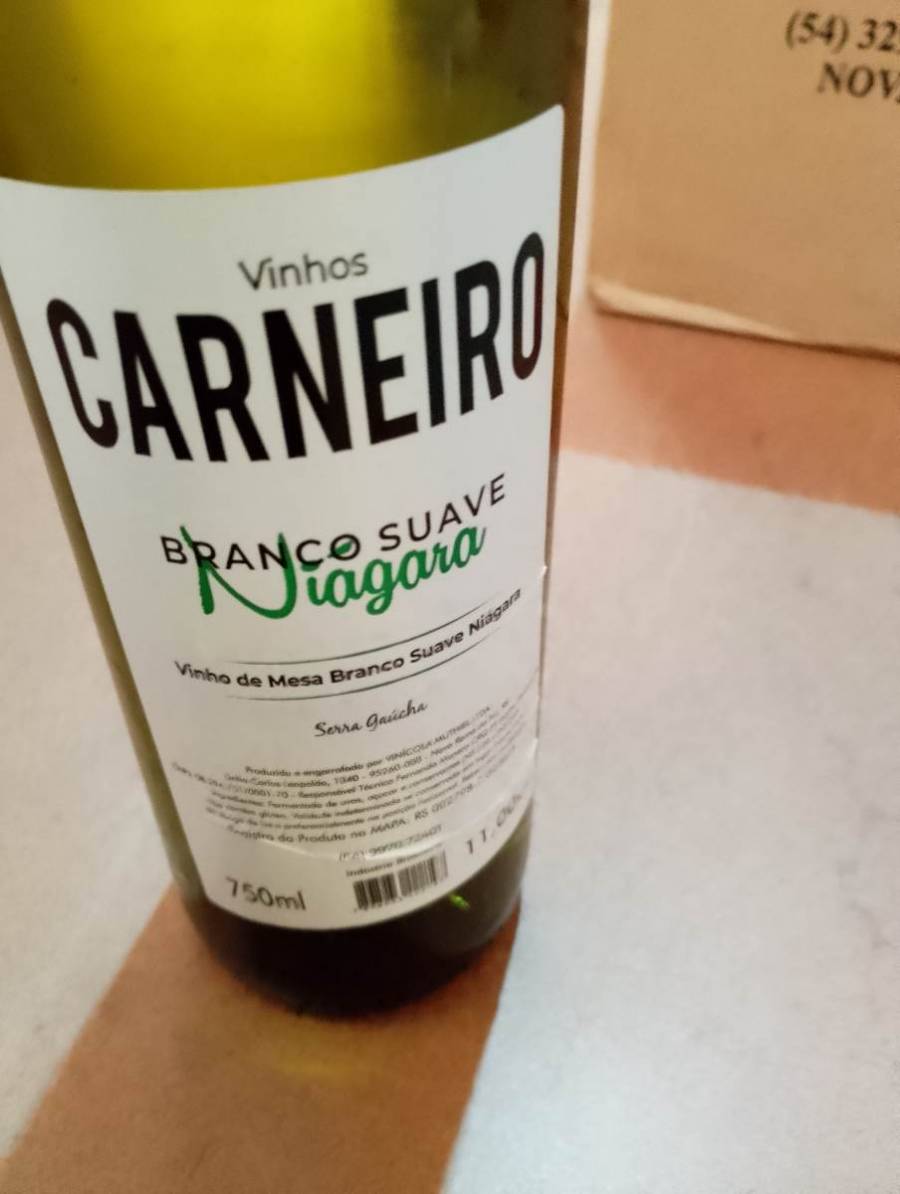Vinho de Mesa Branco Suave Niagara