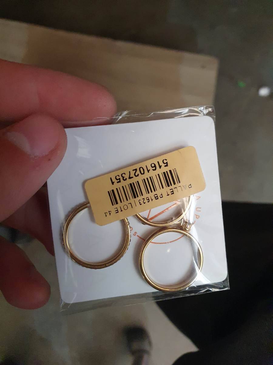 Conjunto de anéis dourados