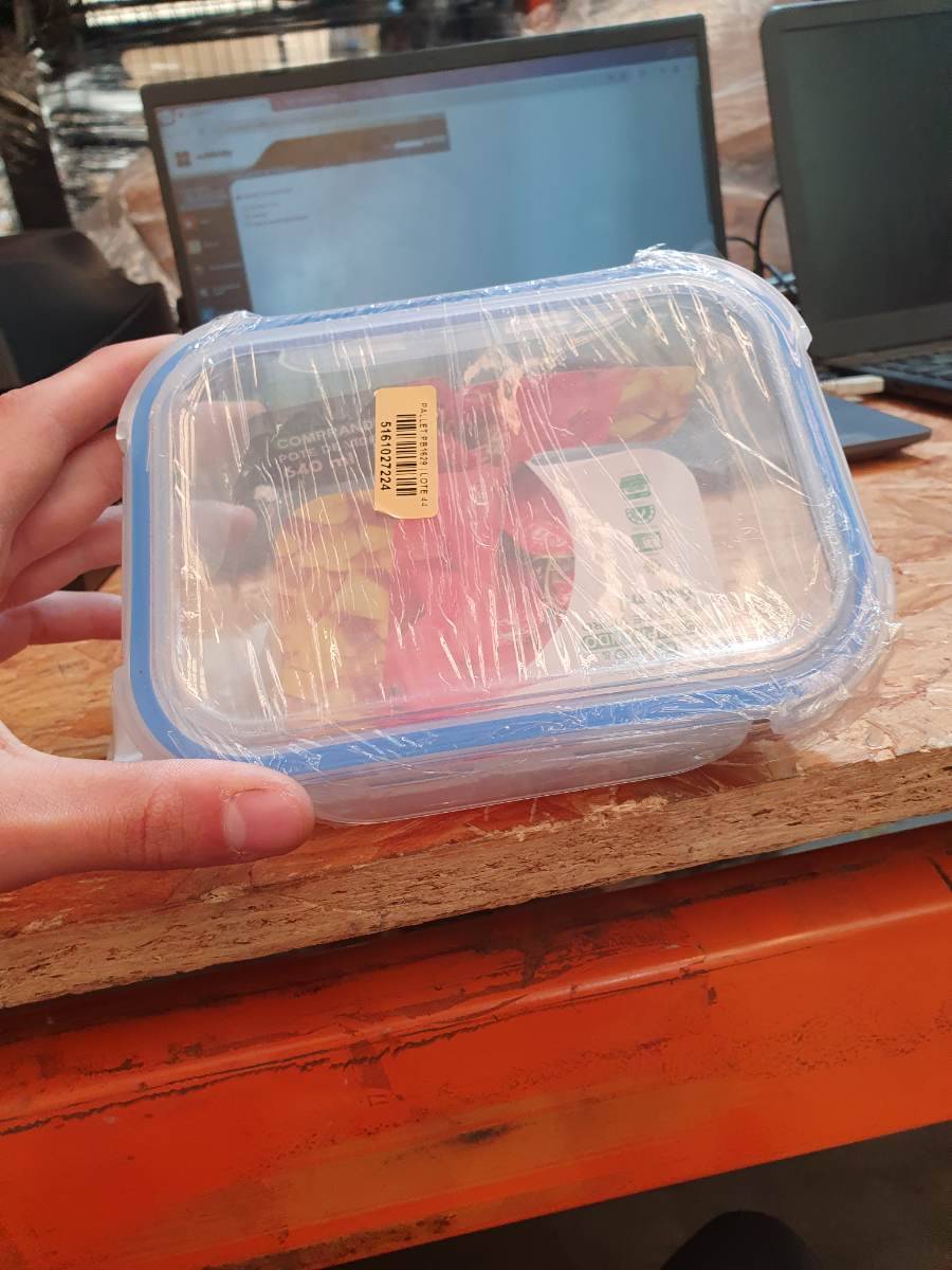 Pote plástico retangular com tampa azul