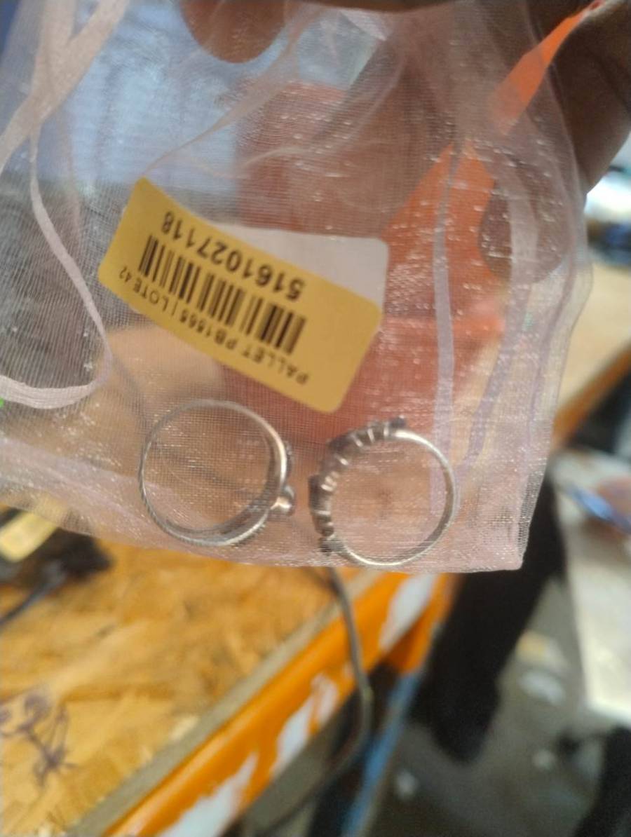 Par de anel prateados