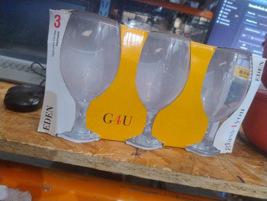 Jogo com 3 taças para cerveja
