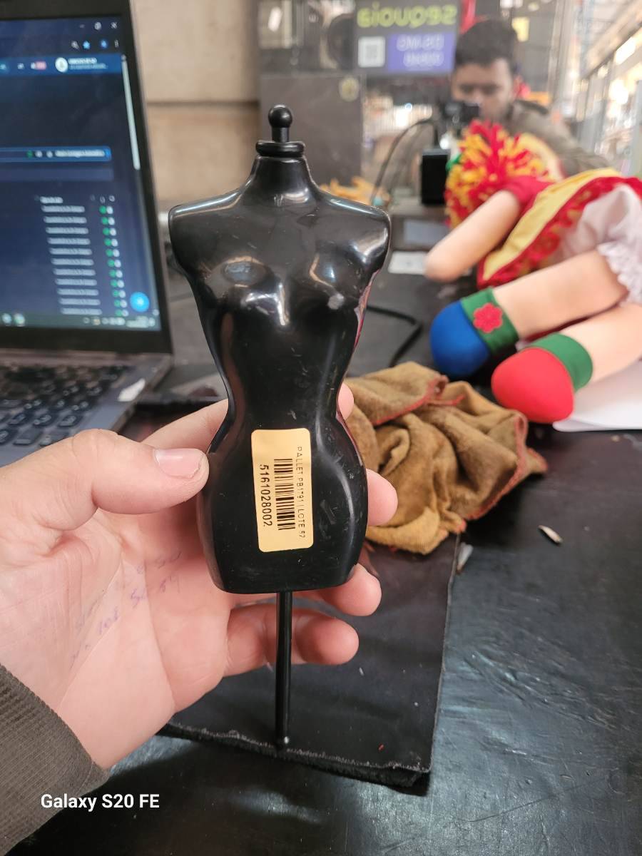 Mini manequim feminino para exposição