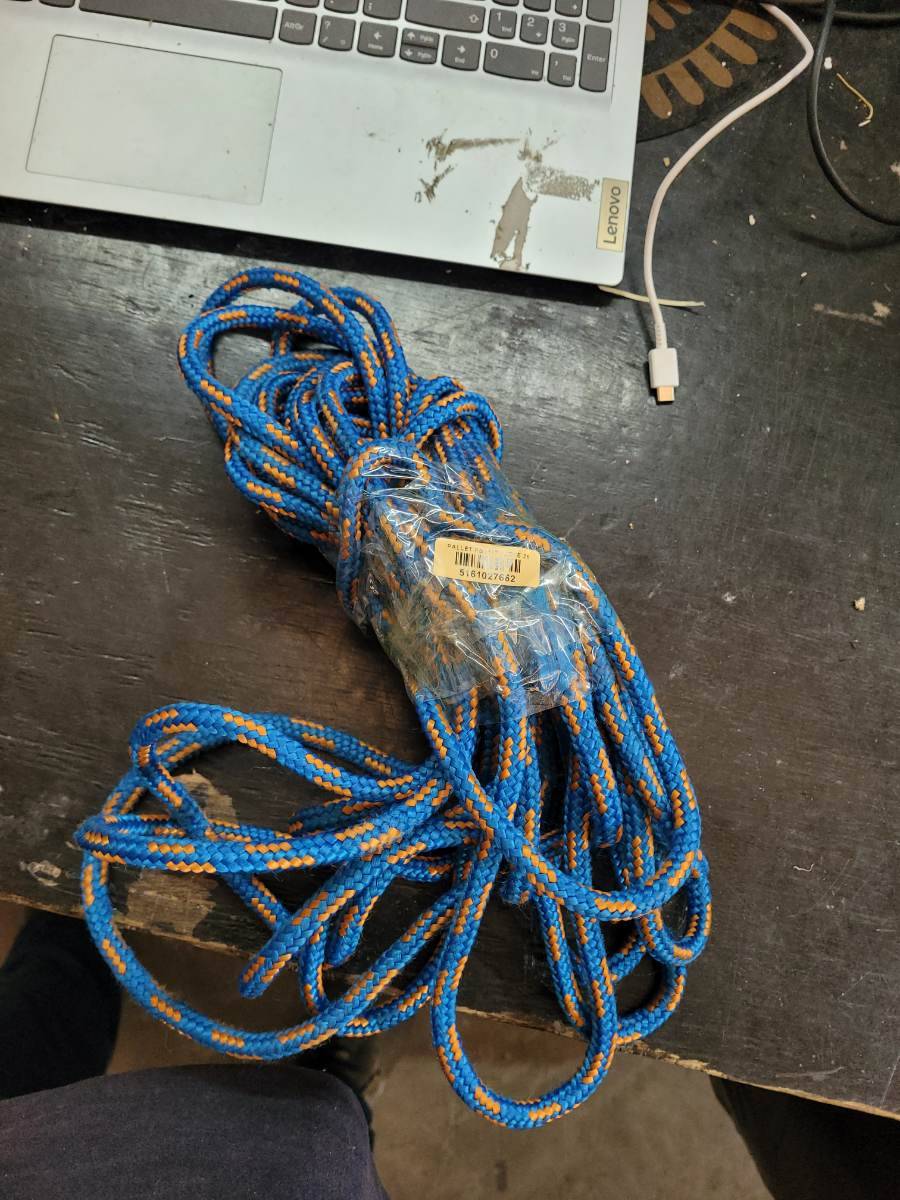 Corda trançada azul com detalhes laranja