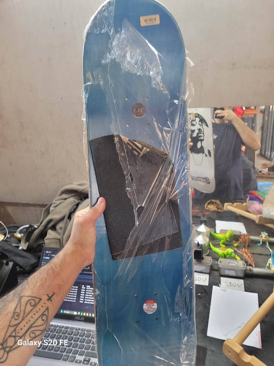 Skateboard completo com grip tape