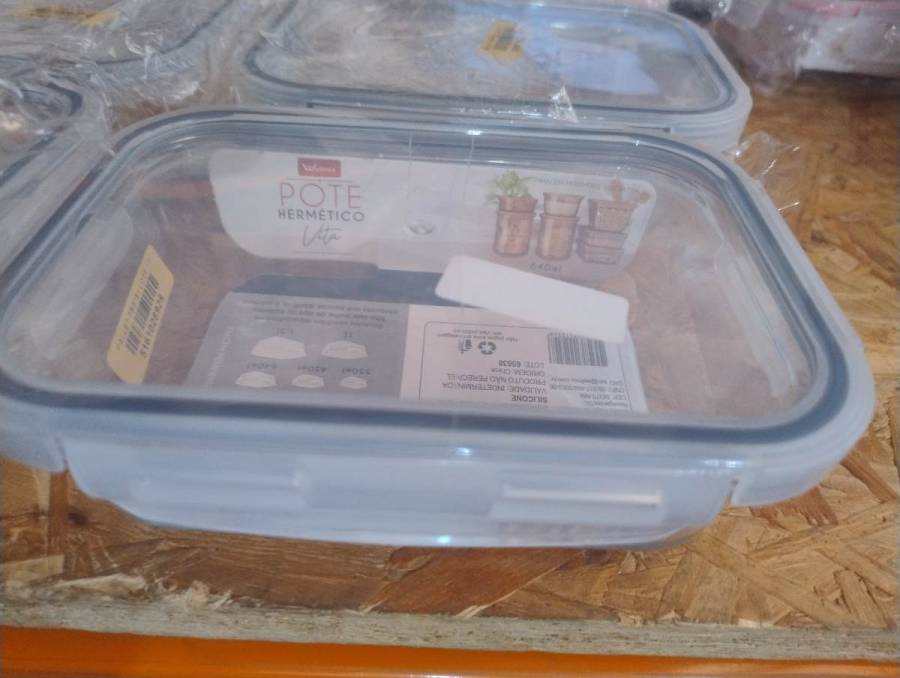 Pote hermético de plástico