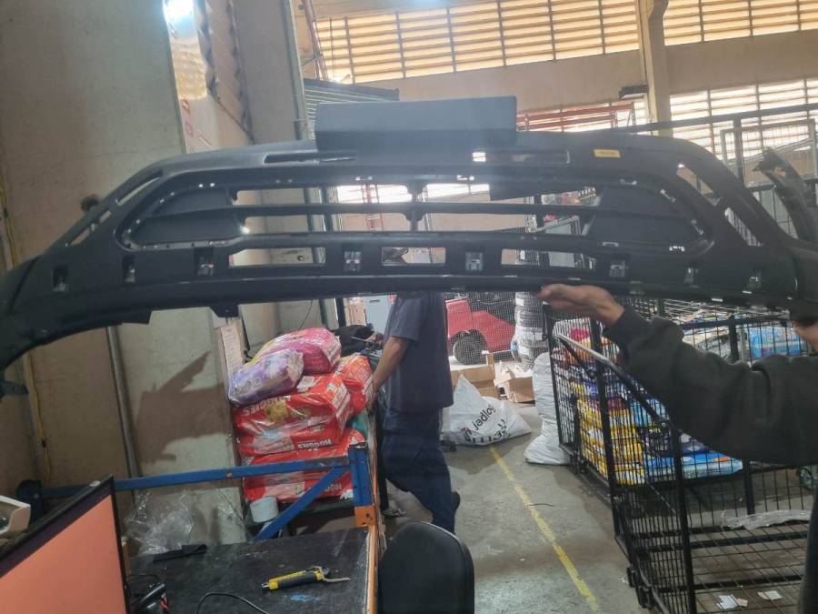 Para-choque dianteiro automotivo