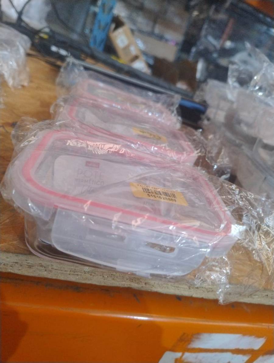 Pote hermético plástico com vedação