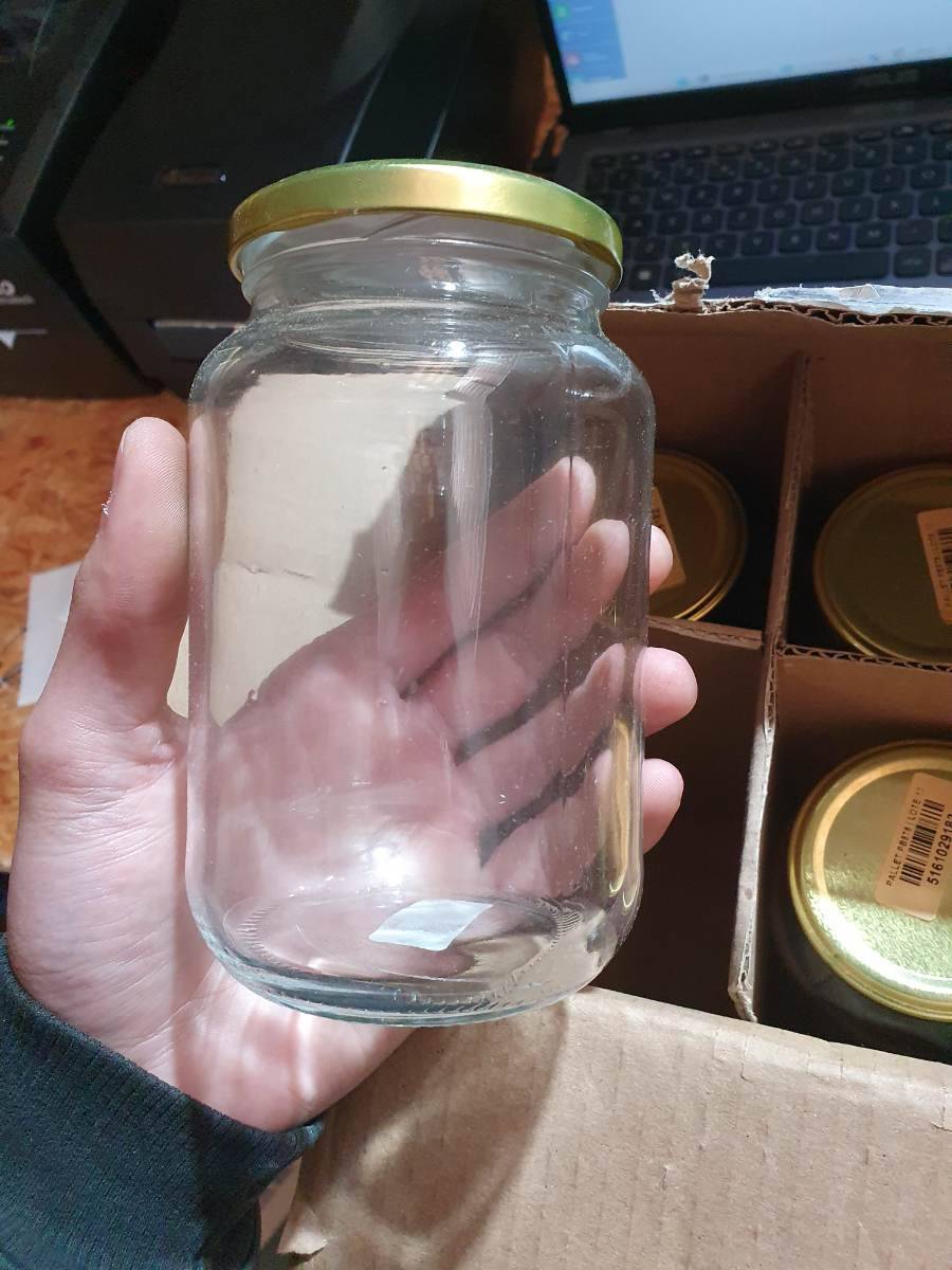 Pote de vidro com tampa metálica