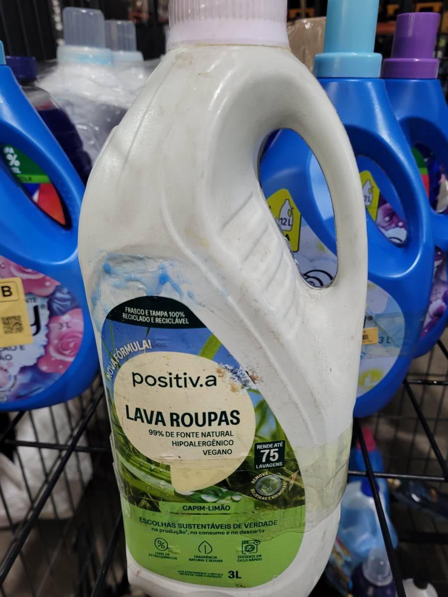 Detergente líquido lava roupas capim-limão