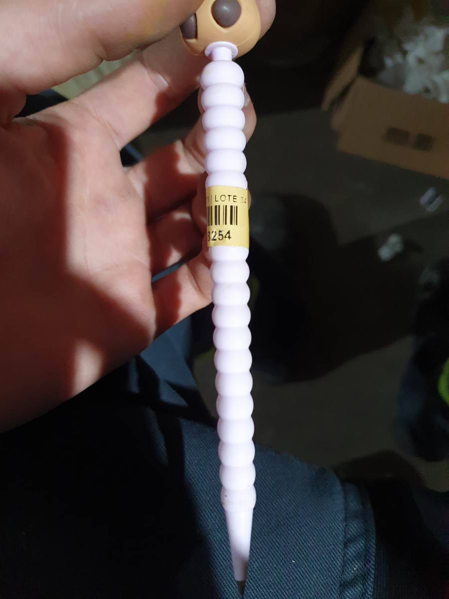 Caneta esferográfica com corpo flexível em espiral