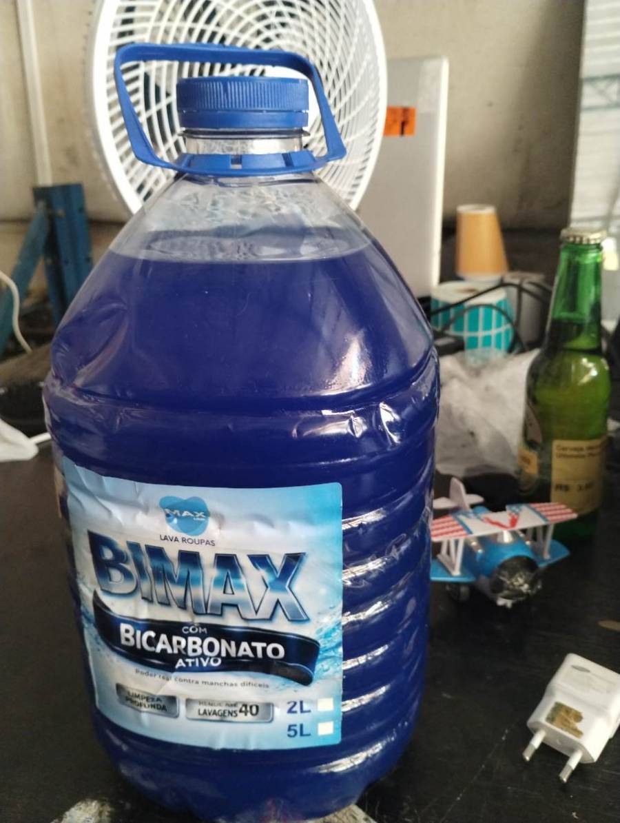 Detergente líquido para roupas com bicarbonato ativo