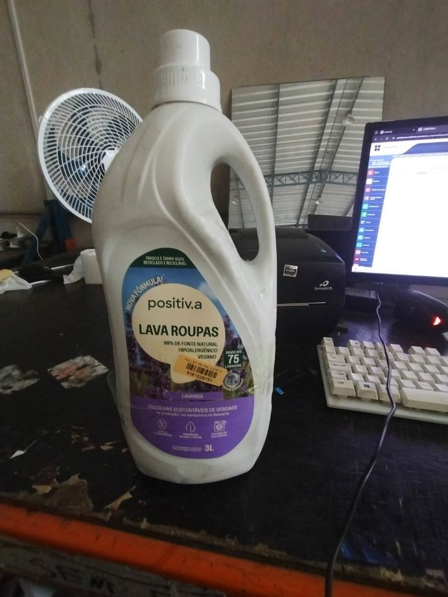 Detergente líquido para roupas